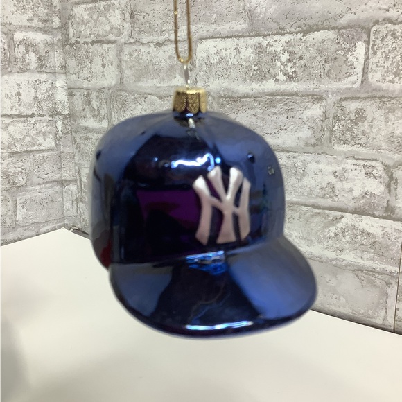 New York Yankees Hand Painted Glass Ornament Set Of 2 MLB Baseball NIB Set Of 2 - Picture 5 of 9
